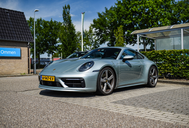 Porsche 992 Carrera 4S Ben Pon Jr. Edition