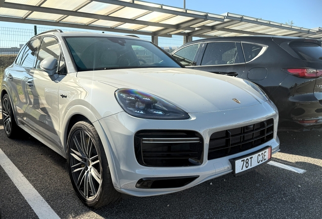 Porsche Cayenne Turbo S E-Hybrid