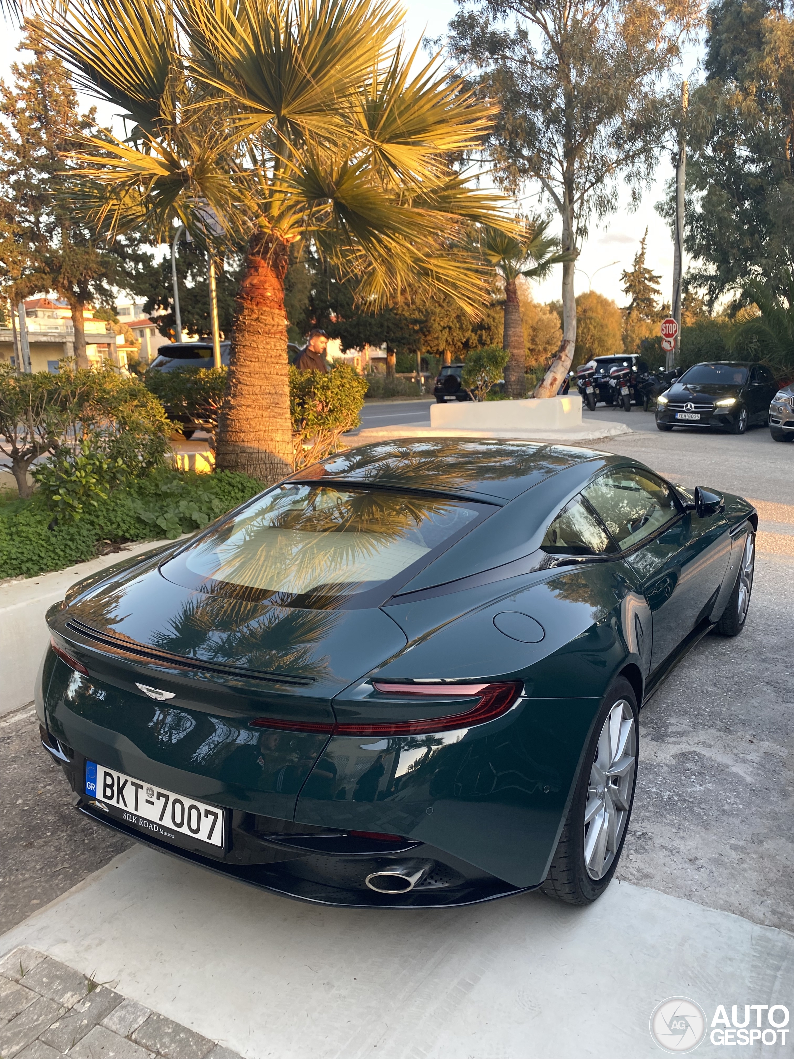 Aston Martin DB11