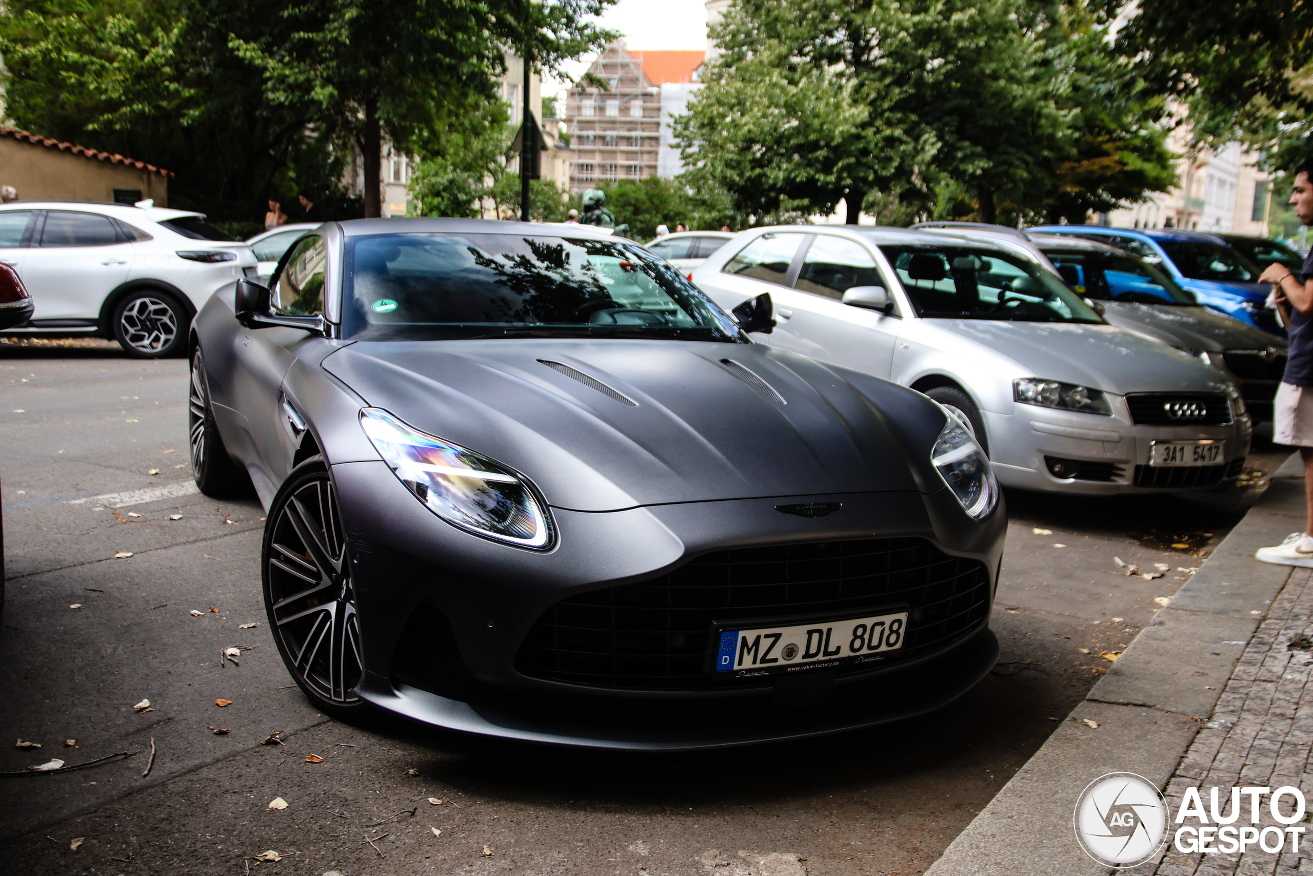 Aston Martin DB12