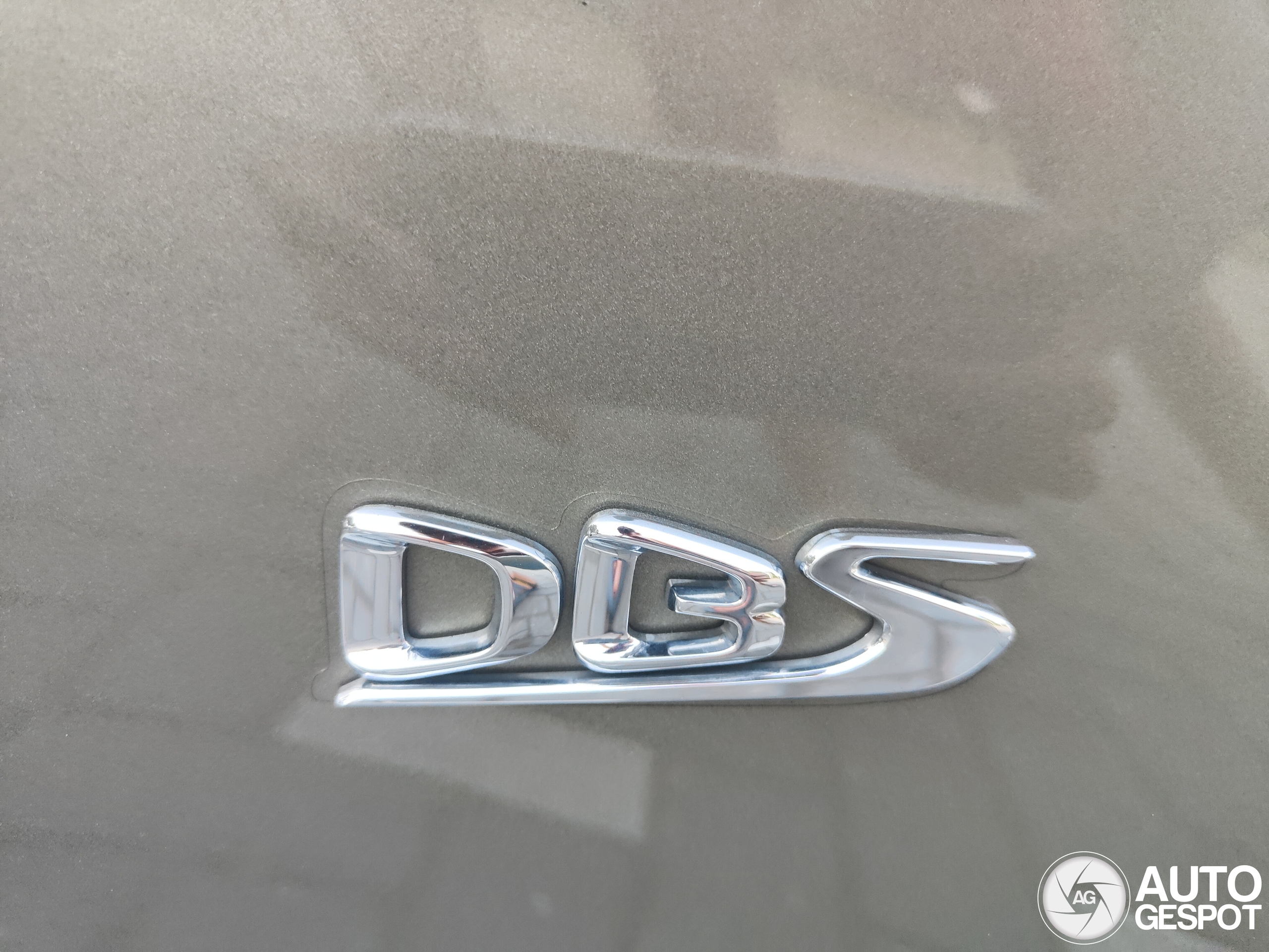 Aston Martin DBS Superleggera Volante