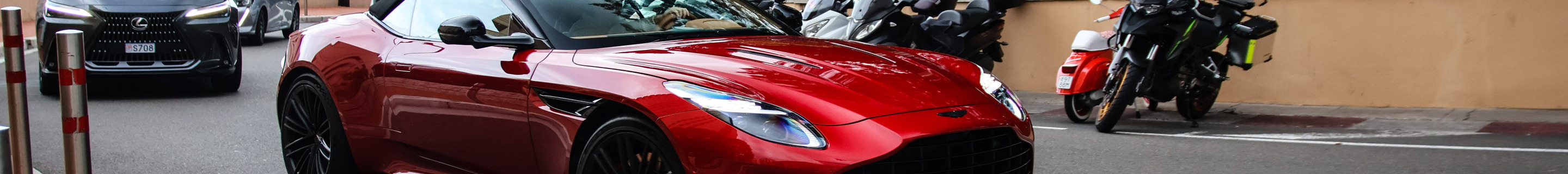 Aston Martin DB12 Volante
