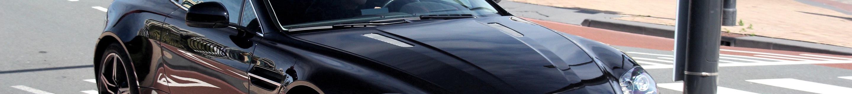 Aston Martin V8 Vantage S