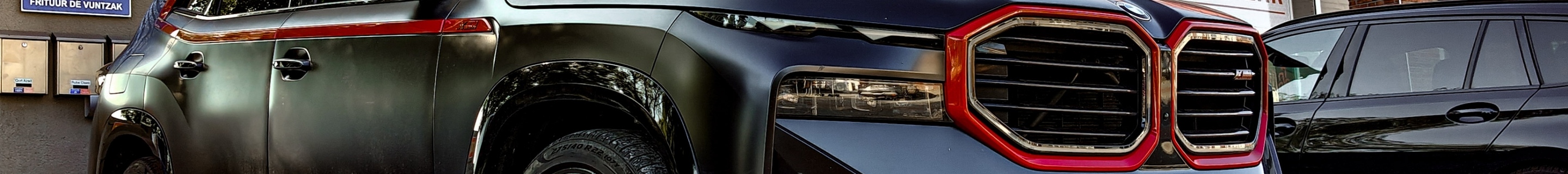 BMW XM G09 Label Red