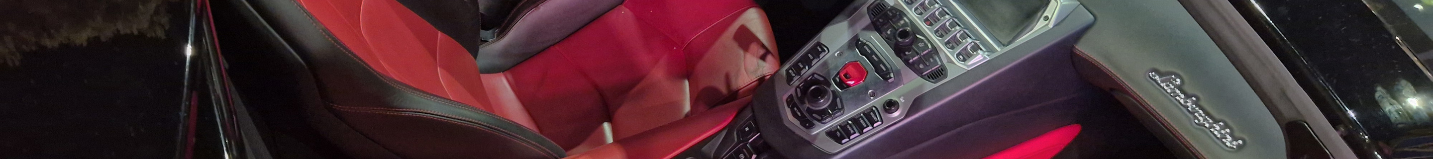 Lamborghini Aventador LP700-4 Roadster