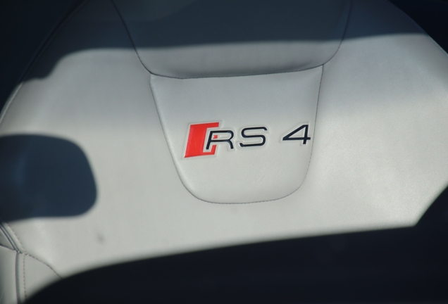 Audi RS4 Avant B8
