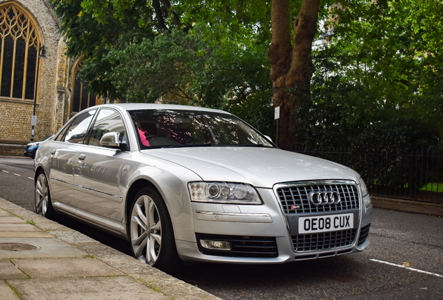 Audi S8 D3