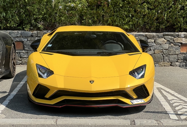 Lamborghini Aventador S LP740-4