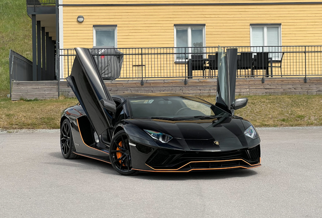 Lamborghini Aventador S LP740-4 Roadster