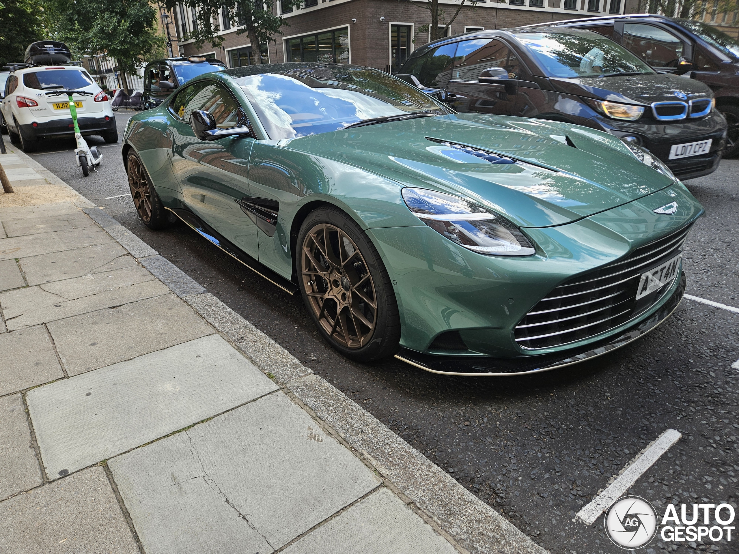 Aston Martin Vanquish 2025