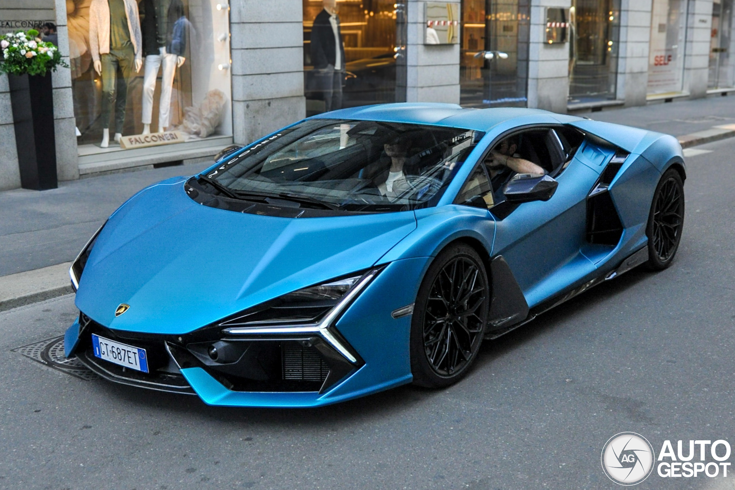 Lamborghini Revuelto