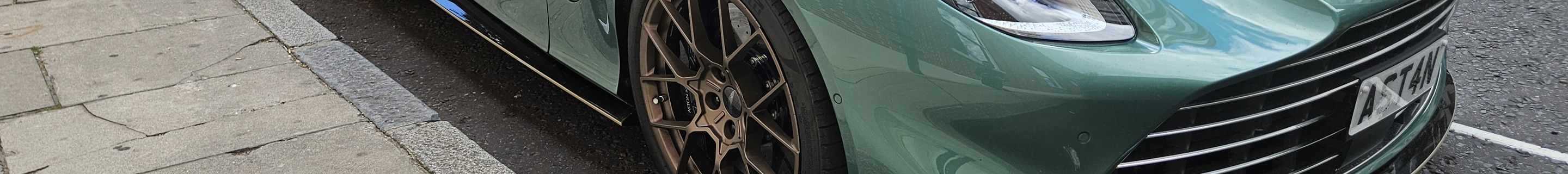 Aston Martin Vanquish 2025