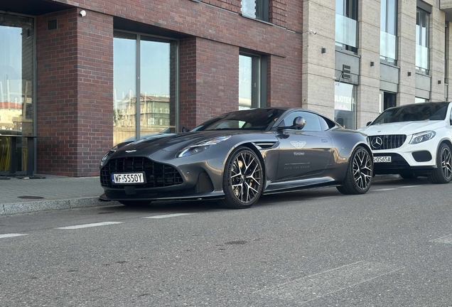 Aston Martin DB12
