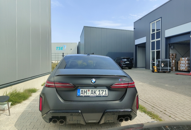 BMW M5 G90