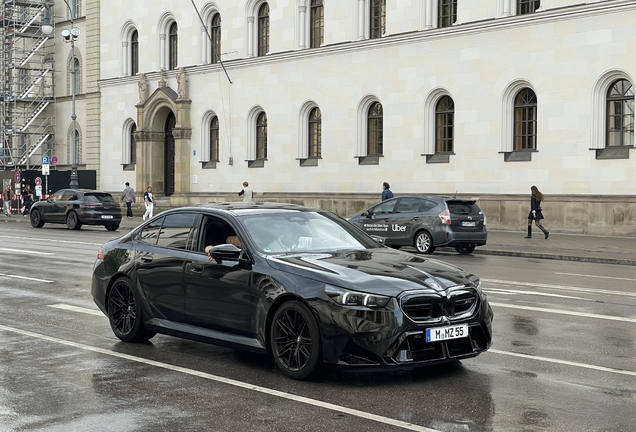 BMW M5 G90