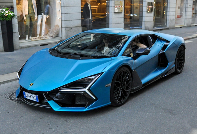 Lamborghini Revuelto