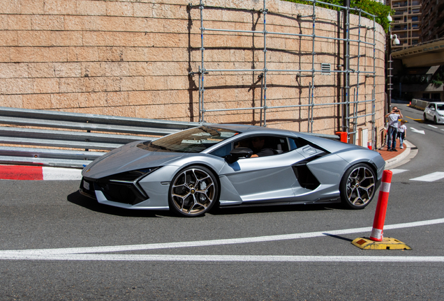 Lamborghini Revuelto
