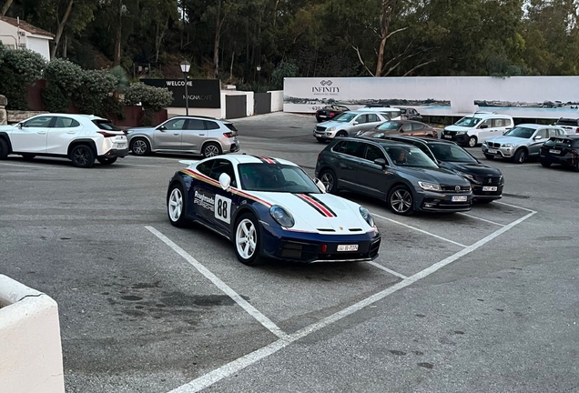 Porsche 992 dakar