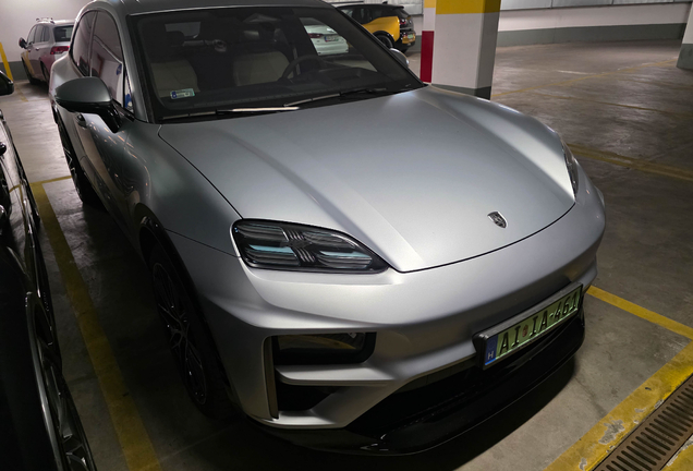 Porsche Macan EV Turbo