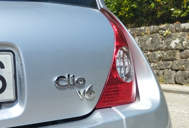 Renault Clio V6