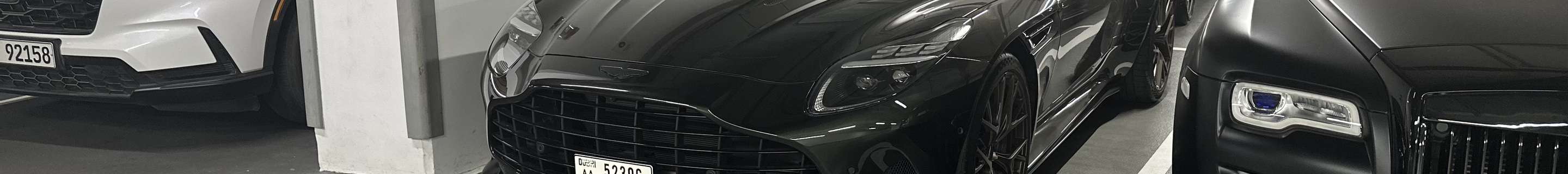 Aston Martin DB12