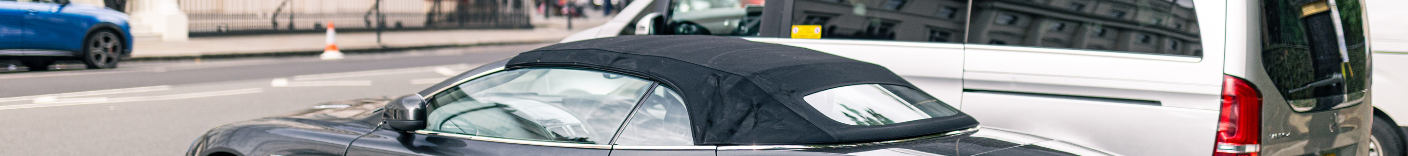 Aston Martin DB9 Volante 2013