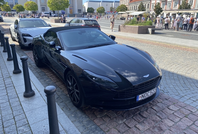Aston Martin DB11 V8 Volante