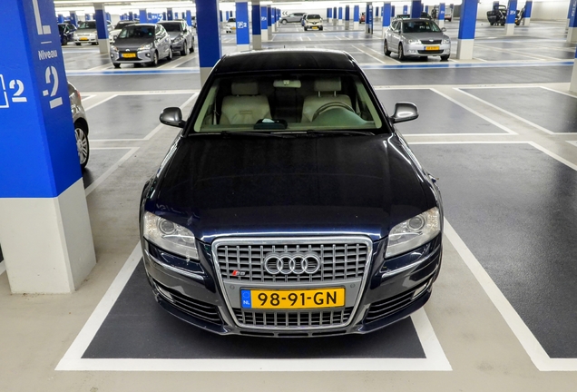 Audi S8 D3