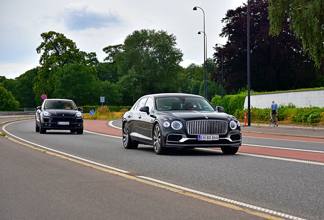 Bentley Flying Spur V8 2021