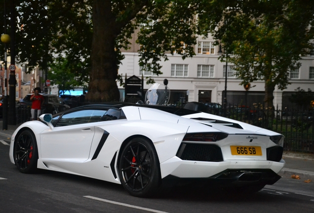 Lamborghini Aventador LP700-4 Roadster