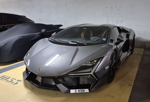 Lamborghini Revuelto