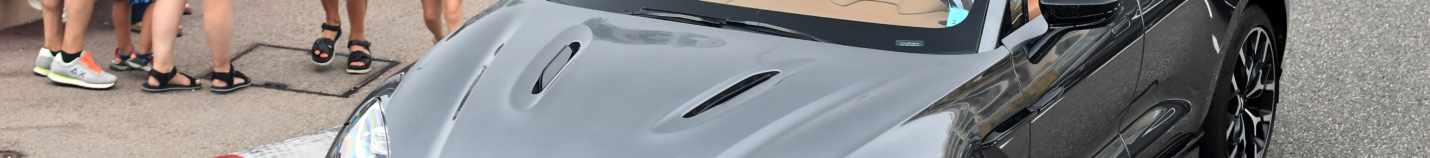 Aston Martin DBX707