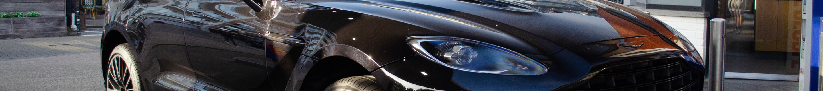 Aston Martin DBX707