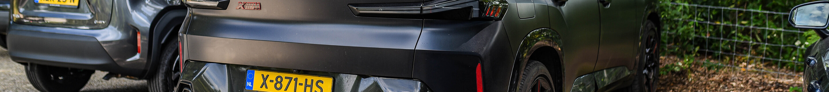 BMW XM G09 Label Red