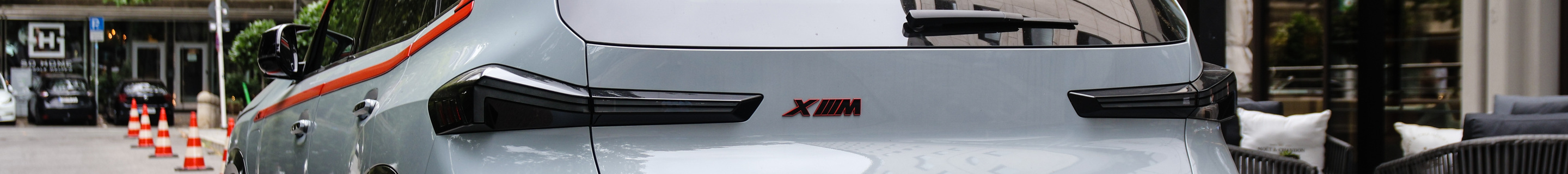 BMW XM G09 Label Red