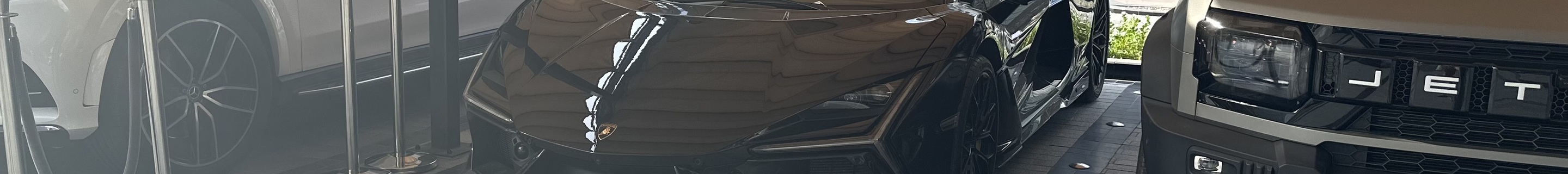 Lamborghini Revuelto