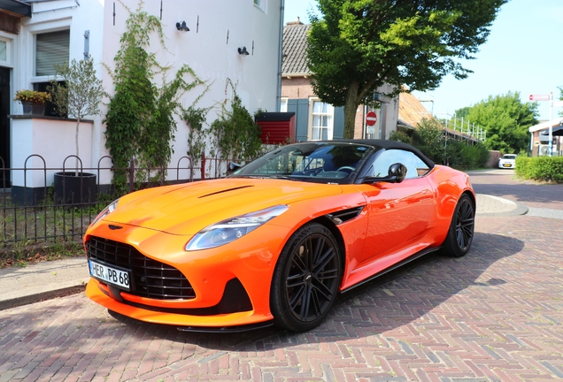 Aston Martin DB12 Volante