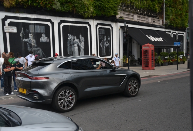 Aston Martin DBX