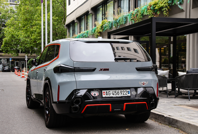 BMW XM G09 Label Red