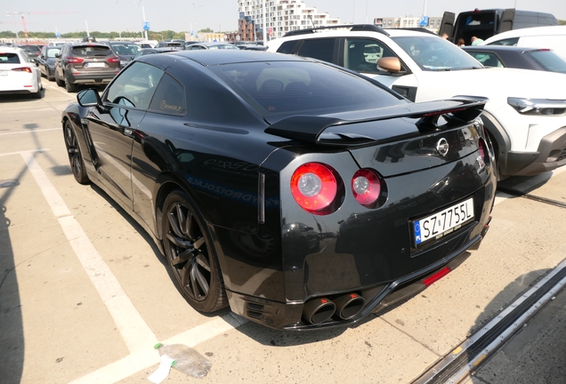 Nissan GT-R 2011