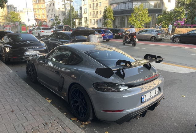 Porsche 718 Cayman GT4 RS Weissach Package