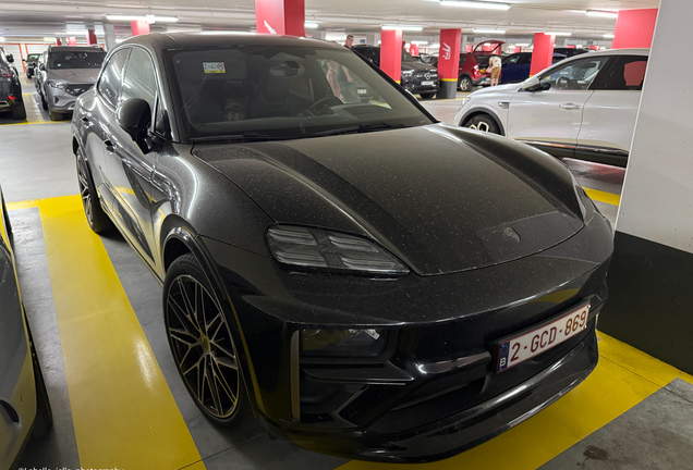 Porsche Macan EV Turbo
