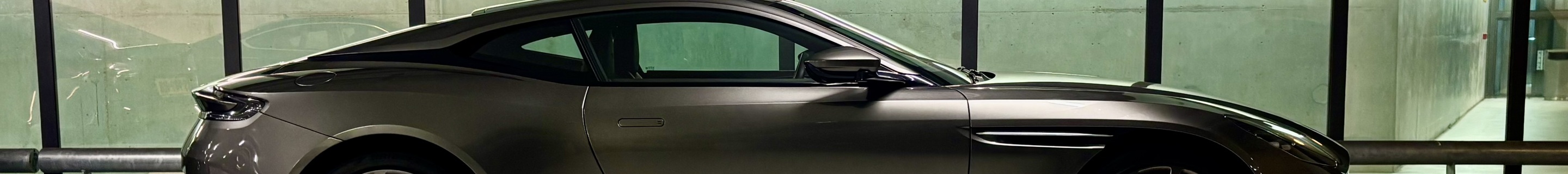 Aston Martin DB11 V8