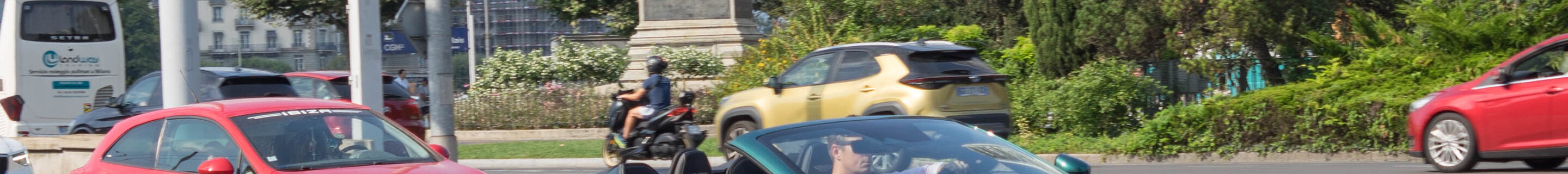 Aston Martin DB12 Volante