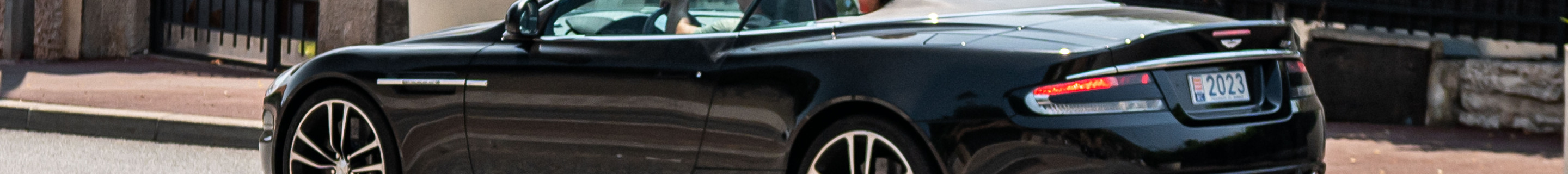 Aston Martin DBS Volante