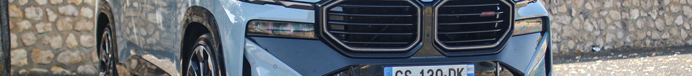 BMW XM G09 Label Red