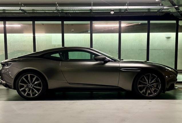 Aston Martin DB11 V8