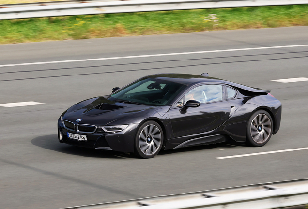 BMW i8