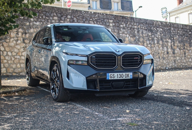 BMW XM G09 Label Red