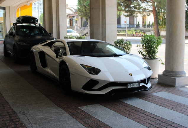Lamborghini Aventador S LP740-4